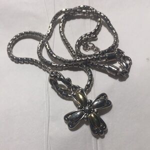 Premier Designs Cross Clover Flower Necklace Silver tone 20"